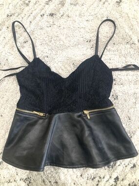 NWT bebe Black floral lace inset v neck Straps Peplum Crop Zip top